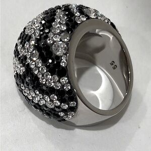 Swarovski Chic Zebra Ring Size = 55 = 7